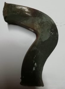 L'anse de la cloche cassée