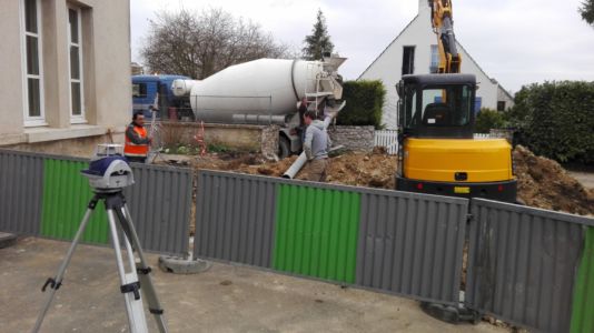 Les fondations et la dalle ont été réalisées. Celles-ci auront nécessité 30 m3 de béton environ.