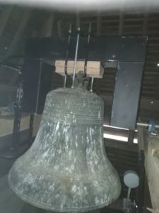 Le mouton et le marteau de la cloche Le mouton et le marteau de la cloche